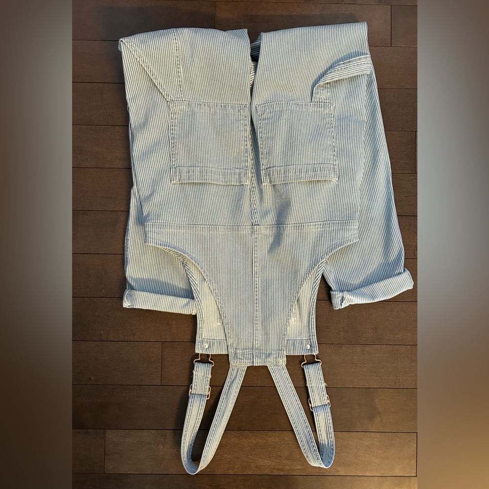 NWT Universal Thread Blue & White Pinstripe Stretchy Overalls Size 2 - Picture 4 of 8